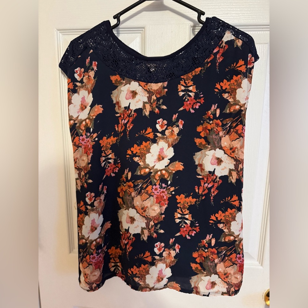 Medium women sleeveless floral print blouse
